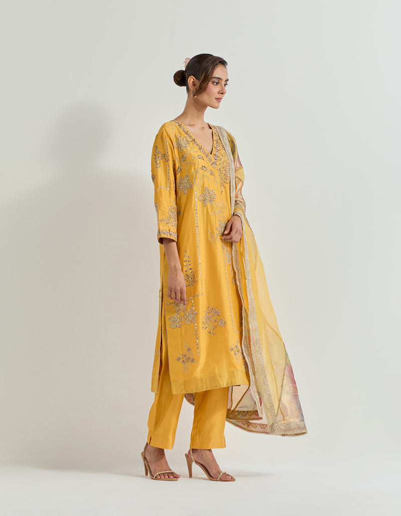 Yellow Raeth Kurta Set In Chanderi